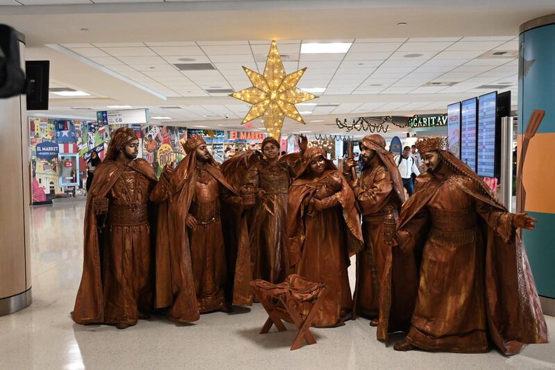 Nacimiento viviente en el aeropuerto de Luis Munoz Marin de San Juan.