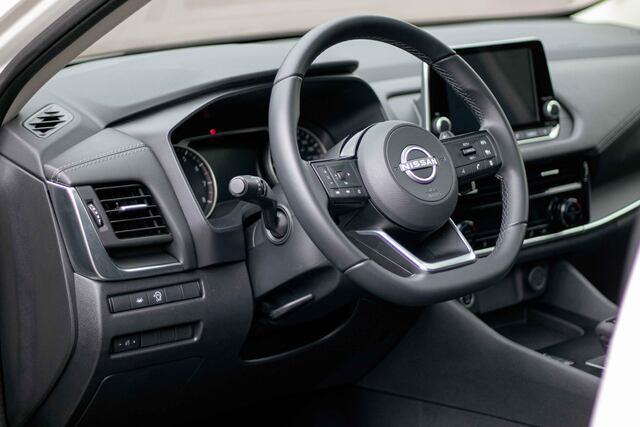 Nissan fabricará versiones eléctricas de sus autos más vendidos