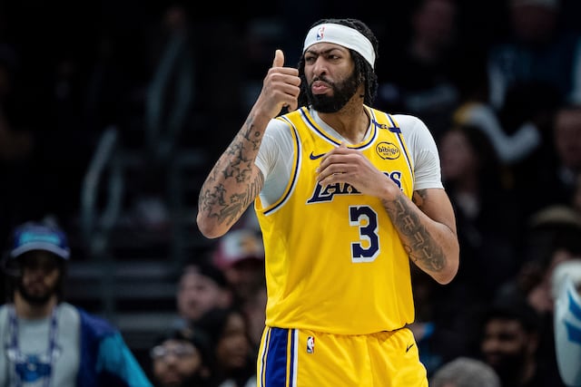 Lakers: Anthony Davis sufre distensión abdominal