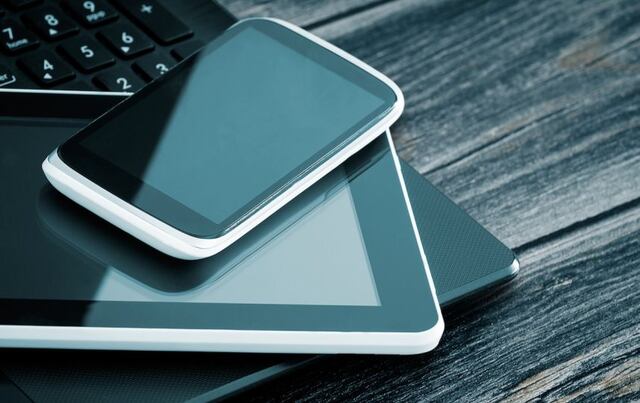 Ver el celular y la televisión al mismo tiempo puede generar problemas en la salud