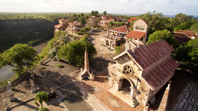En Altos de Chavón, un pintoresco “pueblito” mediterráneo del siglo XVI recreado en piedra, se concentran la vida cultural y artística del resort.
