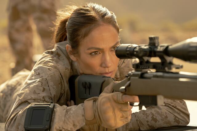 Reseña: Jennifer Lopez es una heroína de acción atlética y capaz en “The Mother”