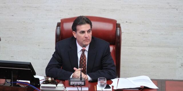Bhatia avalaría una consulta de estadidad sí o no