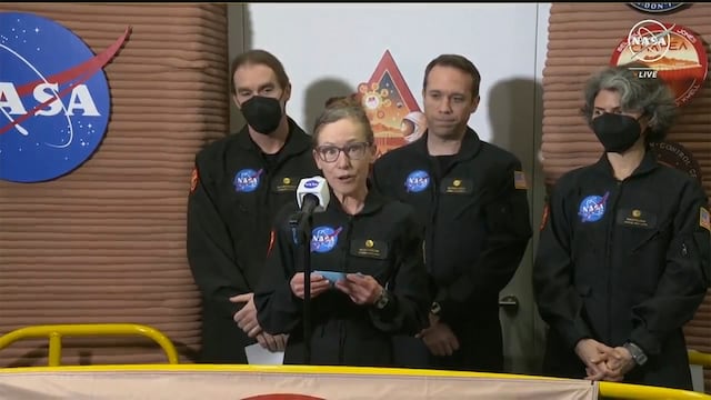 Tripulación de la NASA concluye misión tras un año en simulación de Marte