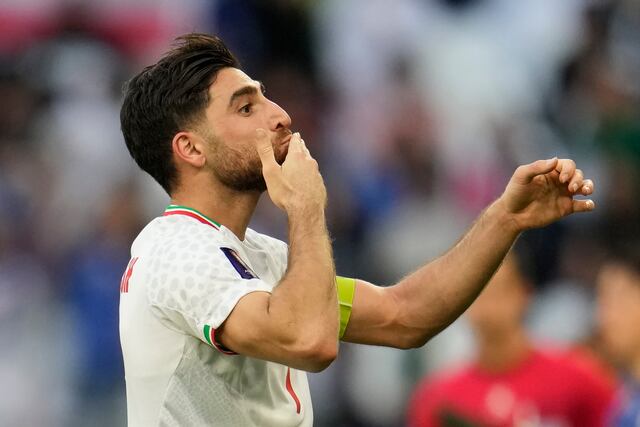 Irán sorprende a Japón con penal en el último minuto y avanza a las semifinales de la Copa Asiática