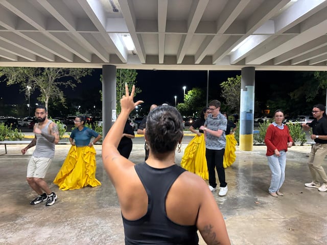 Comunidad sorda de Puerto Rico se conecta con la bomba a través de innovador proyecto cultural