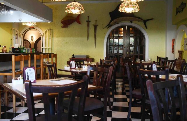 Restaurantes urgen a la gobernadora poder abrir salones comedores y vender bebidas los siete días
