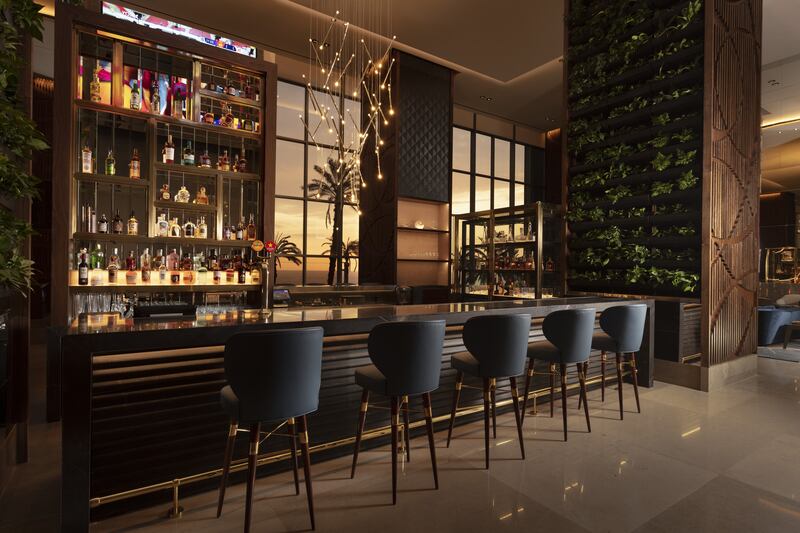 El JW Lounge combina coctelería de autor, una cava cuidadosamente seleccionada y una propuesta de bar Nikkei.