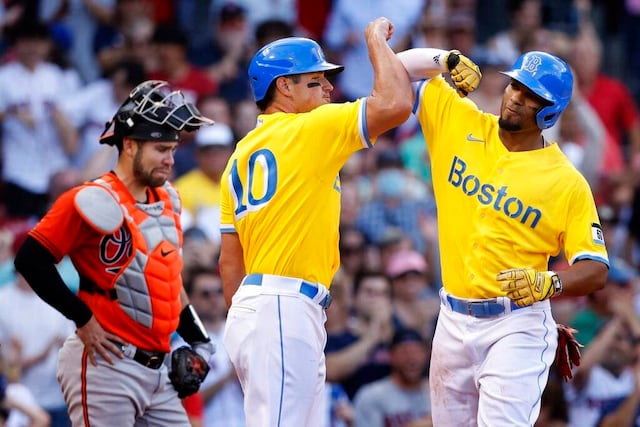 Medias Rojas hilan 4to triunfo y lideran lucha del wild-card