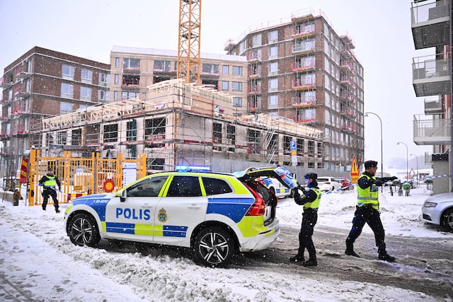 Mueren cinco personas al caer ascensor de construcción en Suecia