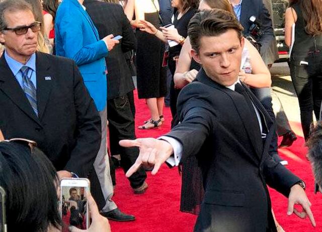 Tom Holland y Laura Harrier agradecen cambios de Spider Man