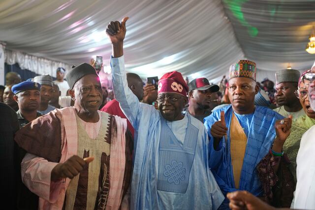 Cientos de personas se concentran en Nigeria para exigir justicia durante proceso electoral
