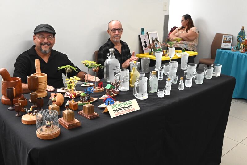 Grupo de artesanos que se presentarán en La Feria de Cataño.
