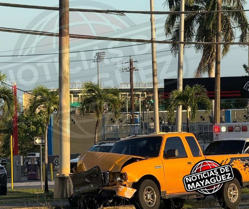 Accidente fatal frente a concesionario en la carretera PR-2 de Mayagüez.