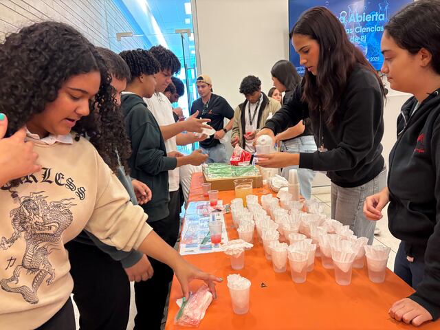 Centro Molecular-UPR celebra jornada educativa con cientos de estudiantes