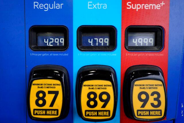 Precio promedio de gasolina fija récord histórico en Estados Unidos