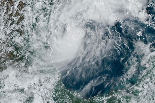 Milton se convierte en huracán y amenaza el estado de la Florida