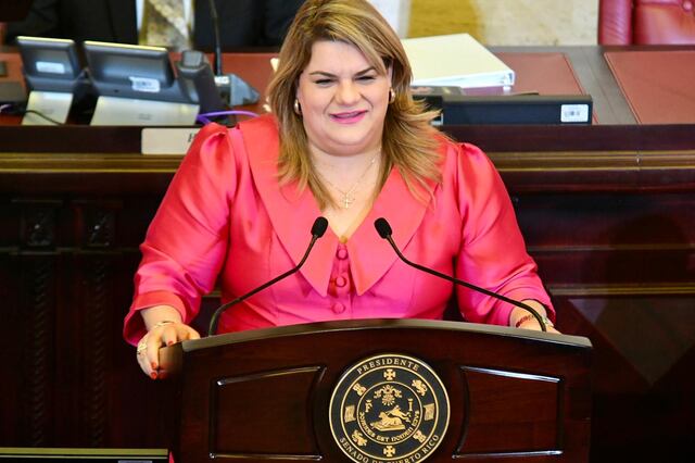 Gobernadora admite que “hay cosas que no salen” ante cuestionamientos sobre verificación de antecedentes