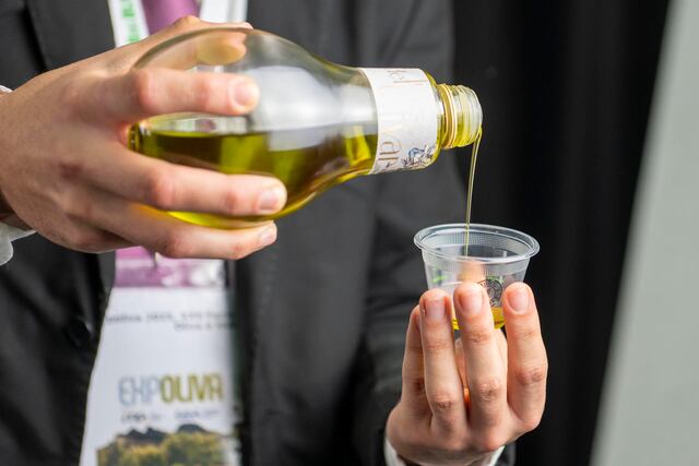 Industrias de aceite y vino español reciben con esperanza fallo de EE.UU. contra aranceles