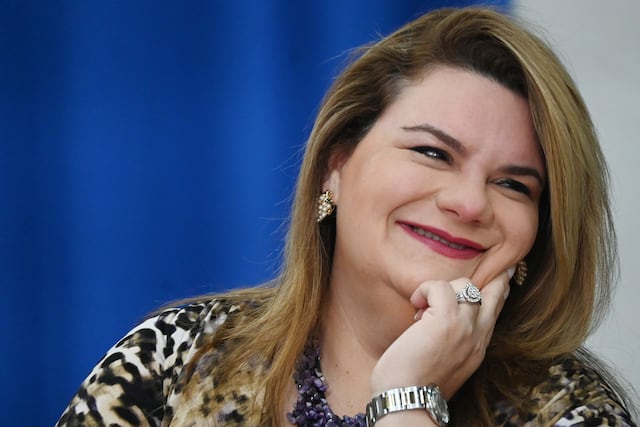 Gobernadora firma leyes sobre corrupción, comunidades y cooperativas
