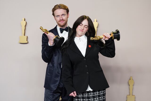 “What Was I Made For?” convierte a Billie Eilish en la persona más joven en ganar dos Oscar