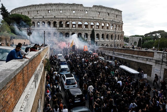 Italianos salen a las calles contra el alto costo de vida y el Gobierno de Meloni