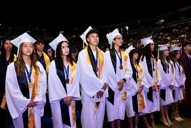Reconocen a más de 1,000 estudiantes por excelencia académica