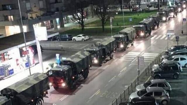 (Video) Fila de camiones traslada ataúdes de víctimas del covid-19 que ciudad italiana ya no puede cremar