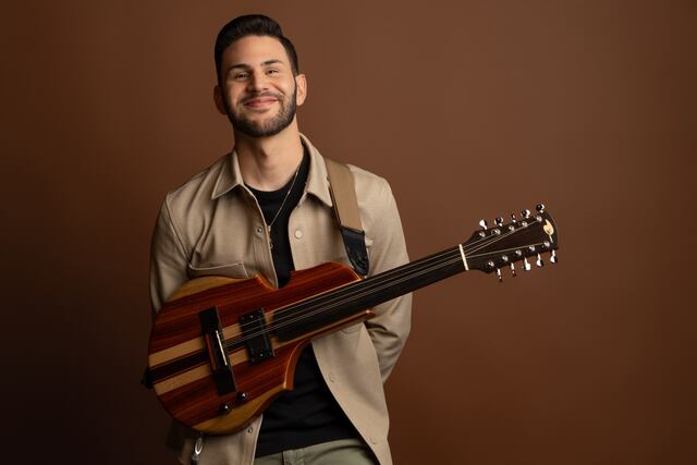 Cuatrista Luis Sanz presenta video de su tema “Cuatro beats”