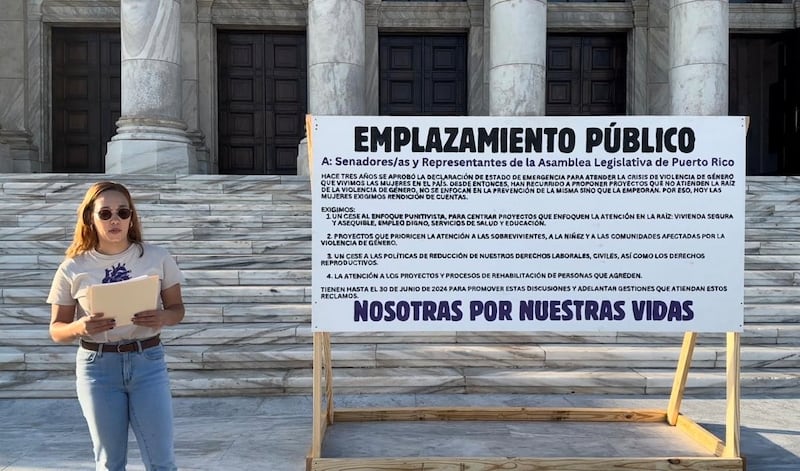 Colectiva Feminista realiza emplazamiento público en el Capitolio.