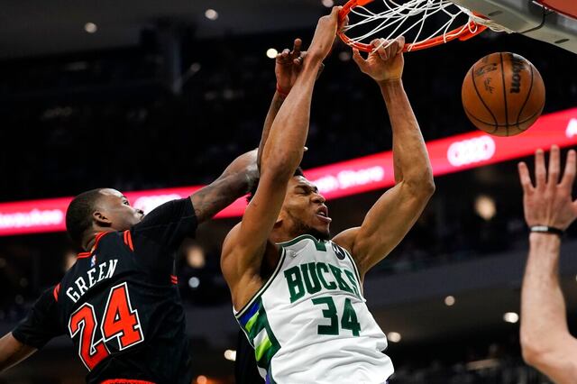 Bucks se reponen ante Bulls y ganan el primero de la serie