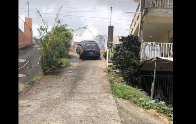 Joven se va jalda abajo con su carro y se vuelve viral en las redes