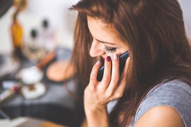 4 problemas de belleza que causa el uso frecuente del celular