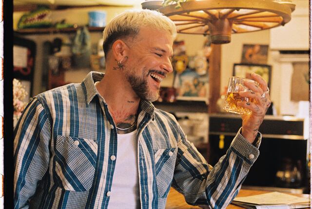 Pedro Capó lanza su propia marca de ron oscuro