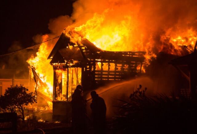 Se incendia residencia en Moca