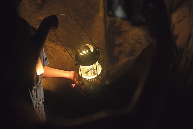 Sin luz, sin planta, sin batería: el reto diario de resistir  en Puerto Rico
