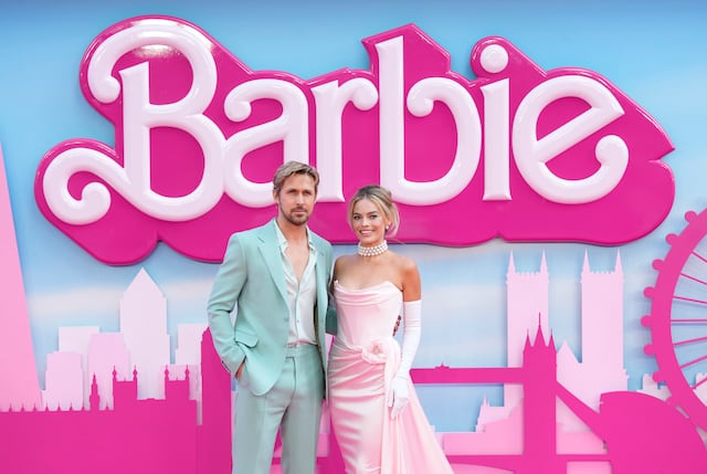 “Barbie” sobrepasa los mil millones de dólares en ingresos de taquilla