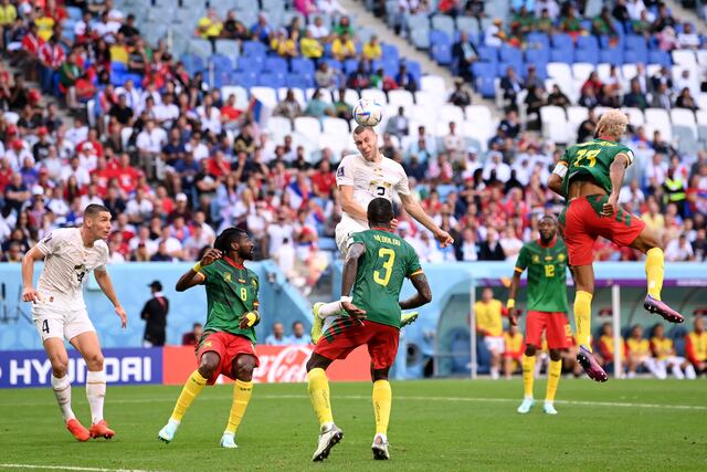 Serbia y Camerún empatan en partido lleno de goles e intensidad