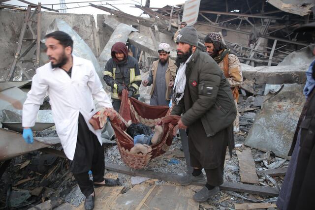 Organismos internacionales exigen investigar bombardeo de centro de rehabilitación en Kabul con cientos de víctimas
