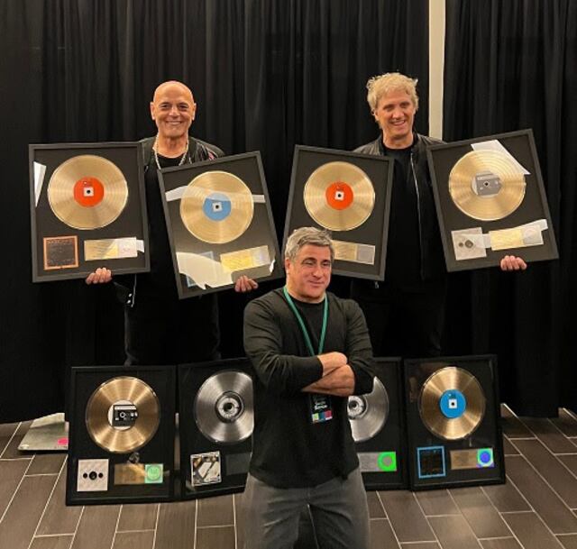 Soda Stereo recibe discos de platino y oro por sus ventas en Estados Unidos y Puerto Rico