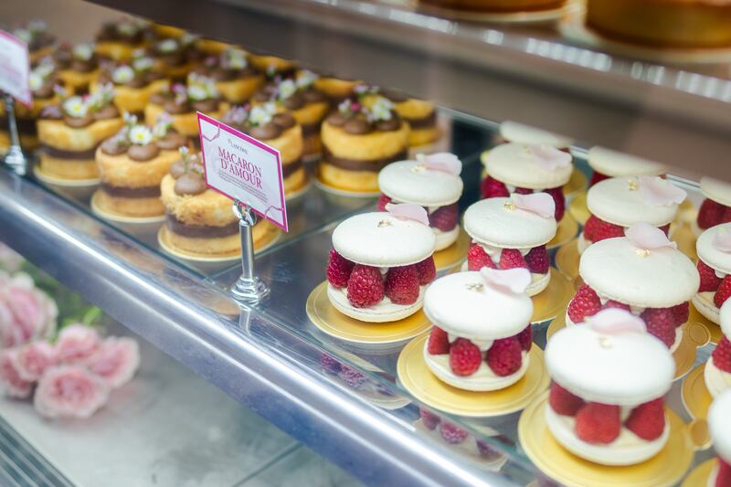 Postres Lucía Patisserie endulza la historia de 90 años de Lancôme
