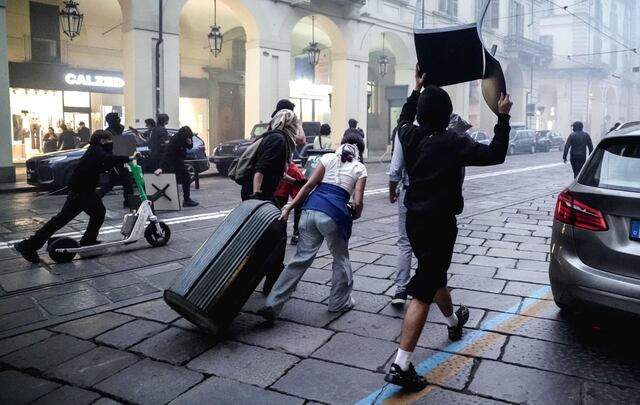 Jornada de protestas en Italia contra carestía con choques y anuncio de huelga general