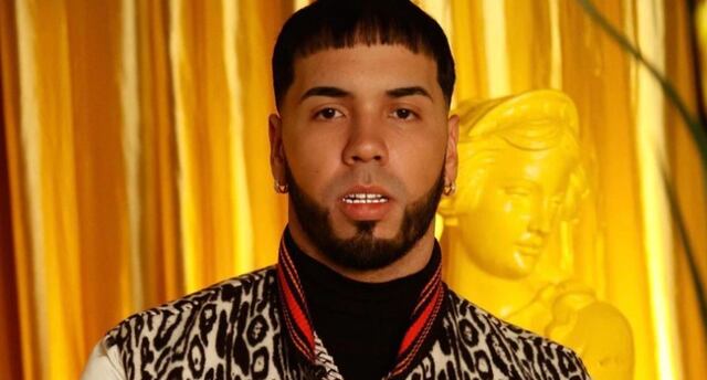 DJ acusa a Anuel AA de golpearlo en una discoteca