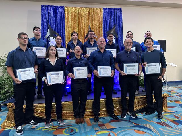 Entregan certificados a estudiantes del programa de Asistente de Mecánica de Aviación