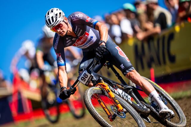 Van der Poel pasa a la historia con su octavo título mundial