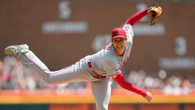 Ohtani lanza su primer juego completo en MLB luego que sus Angelinos confirman que se queda