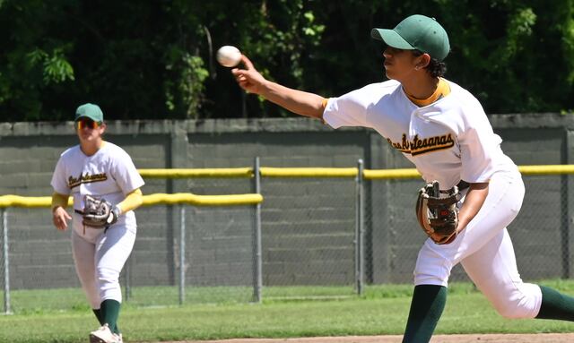 Seleccionan a Angelis Rivera como la jugadora de la primera semana del béisbol femenino