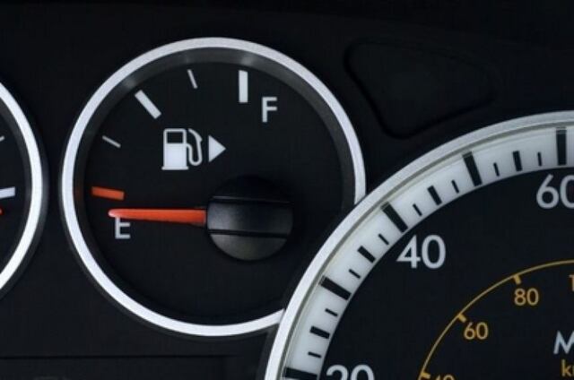 Baja a 92 centavos la gasolina regular, asegura DACO