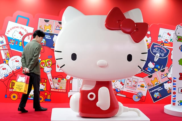 A los 50, Hello Kitty es tan “kawaii” y lucrativa como siempre