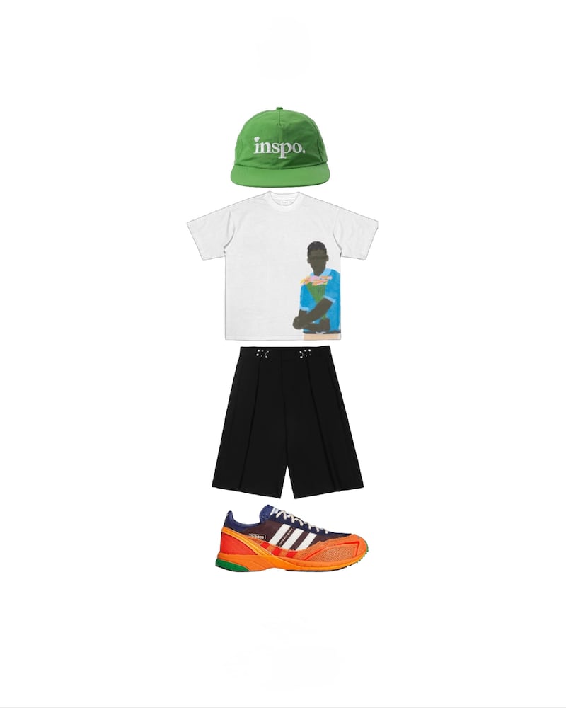 Gorra: Inspo Colectivo, Camisa: What Are We, Shorts pliseados: Zara, Tenis: Adidas. / Suminstrada.